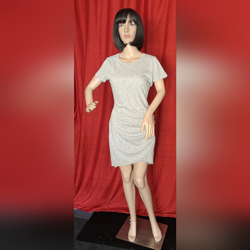 NWT /La miel / SIZE MEDIUM/ SHORT SLEEVE GRAY SHIRT DRESS